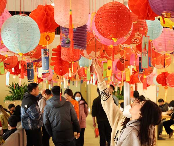 元宵皓月圆,共祈安康福——飞凯51漫画
“上元千灯会” 元宵皓月圆,共祈安康福——飞凯51漫画
“上元千灯会”